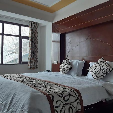 Hotel D Indian Kargil Buitenkant foto