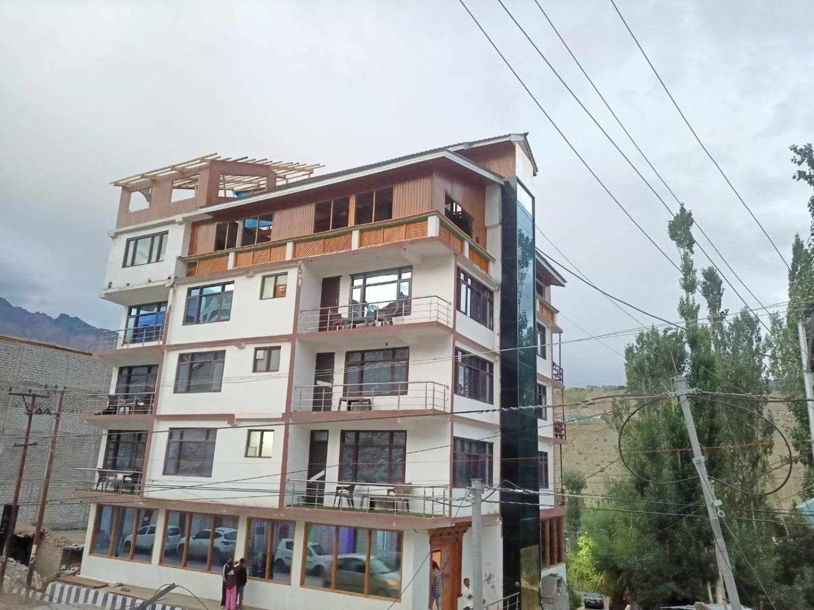 Hotel D Indian Kargil Buitenkant foto
