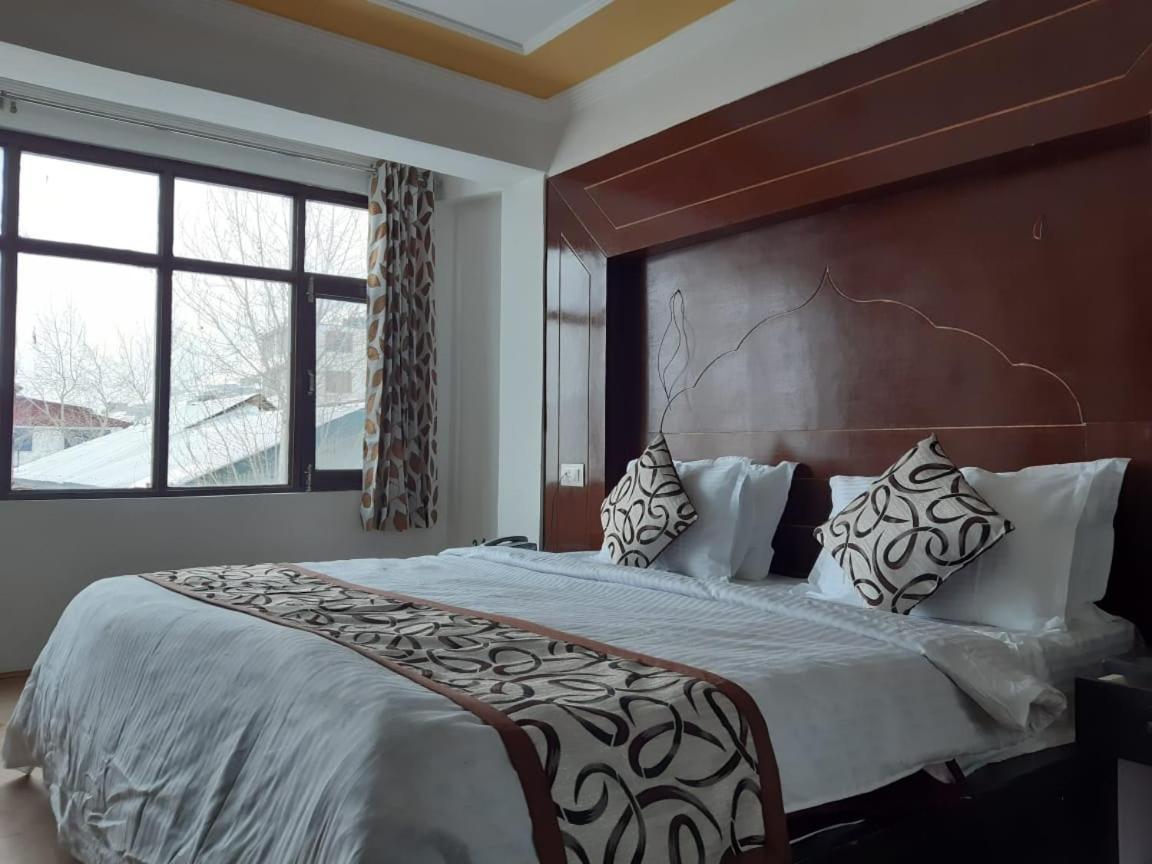 Hotel D Indian Kargil Buitenkant foto