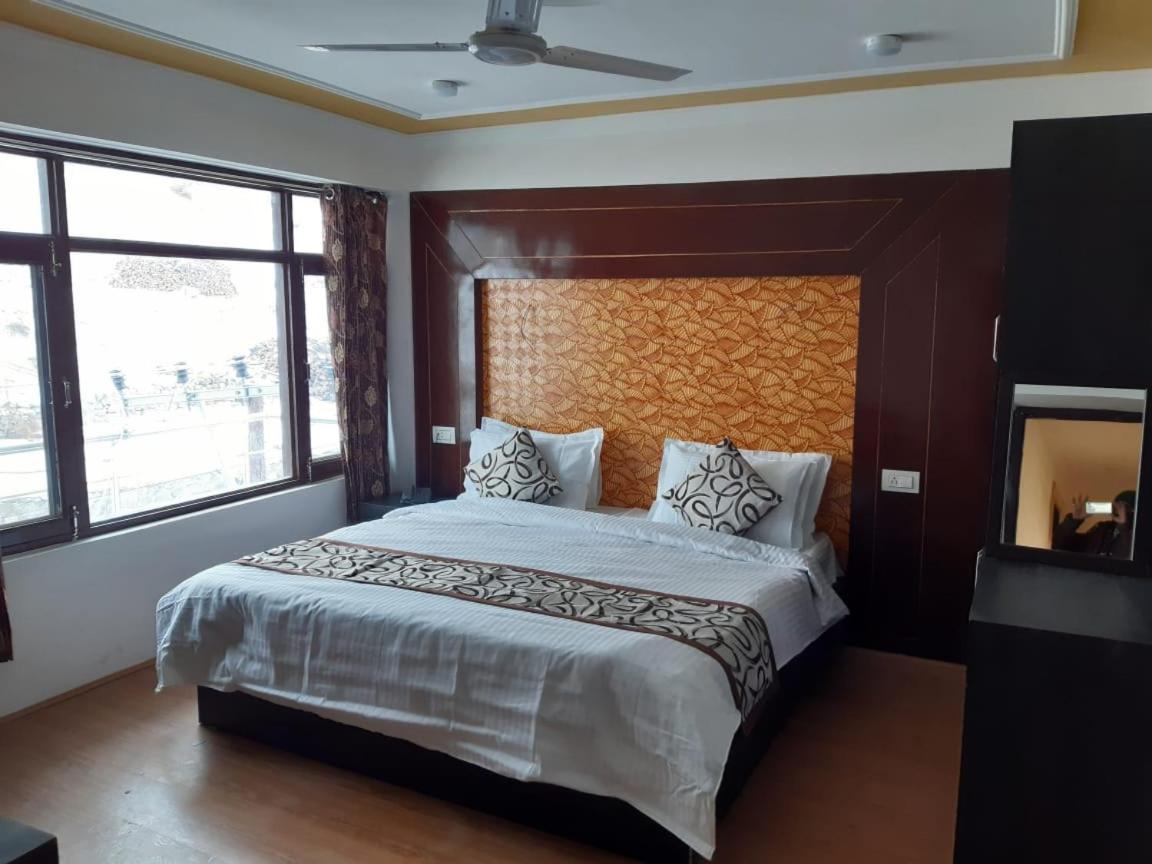 Hotel D Indian Kargil Buitenkant foto