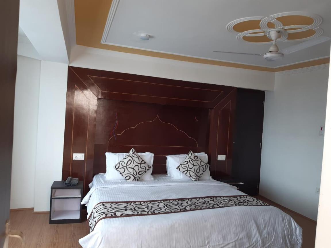 Hotel D Indian Kargil Buitenkant foto
