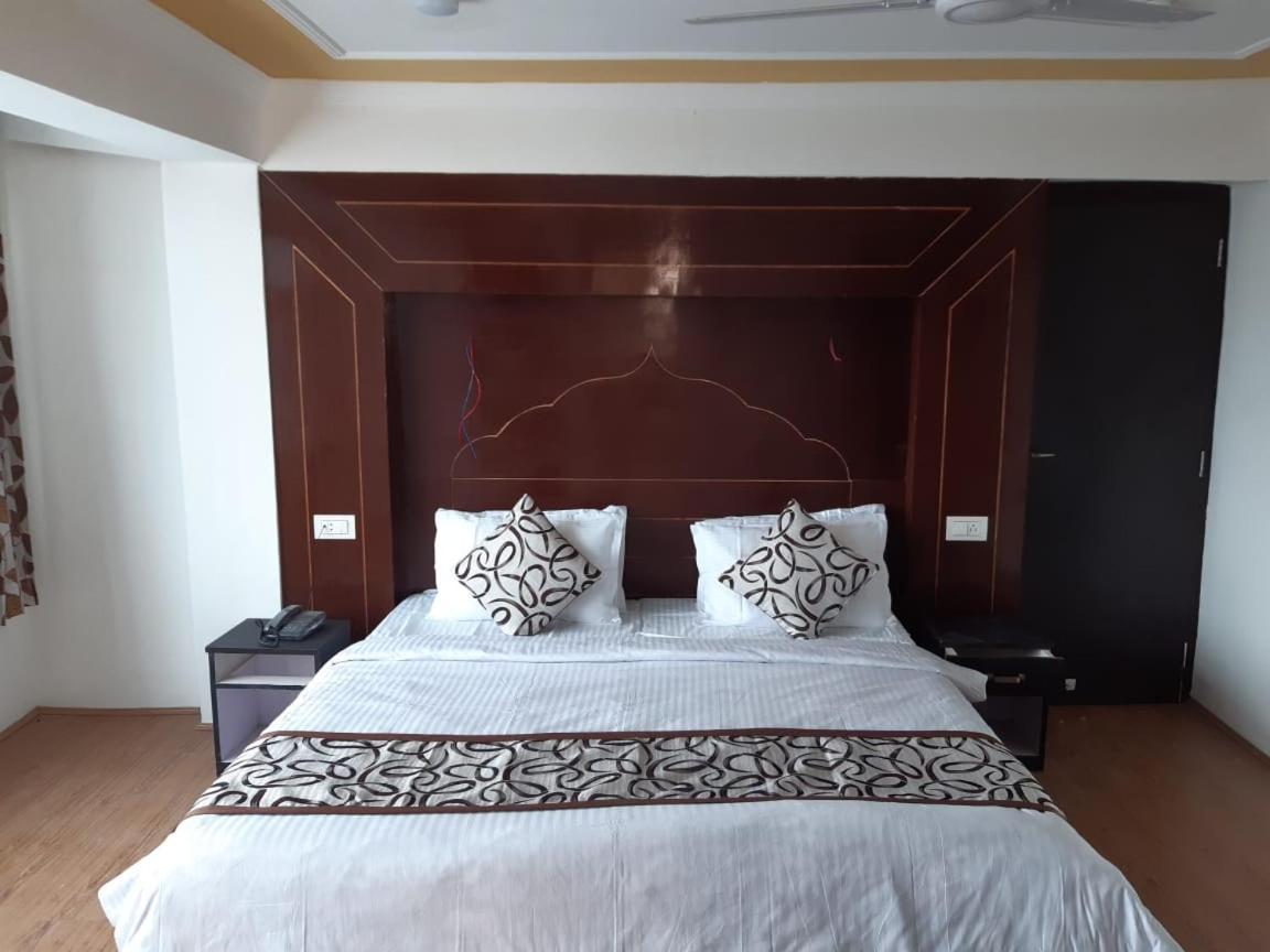 Hotel D Indian Kargil Buitenkant foto