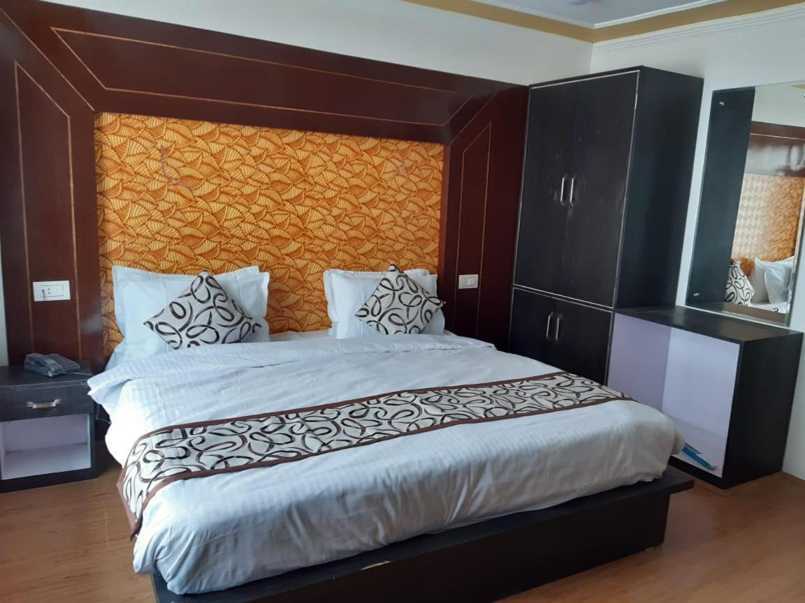 Hotel D Indian Kargil Buitenkant foto
