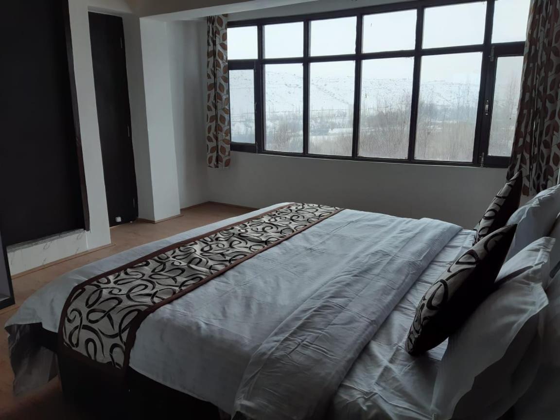 Hotel D Indian Kargil Buitenkant foto